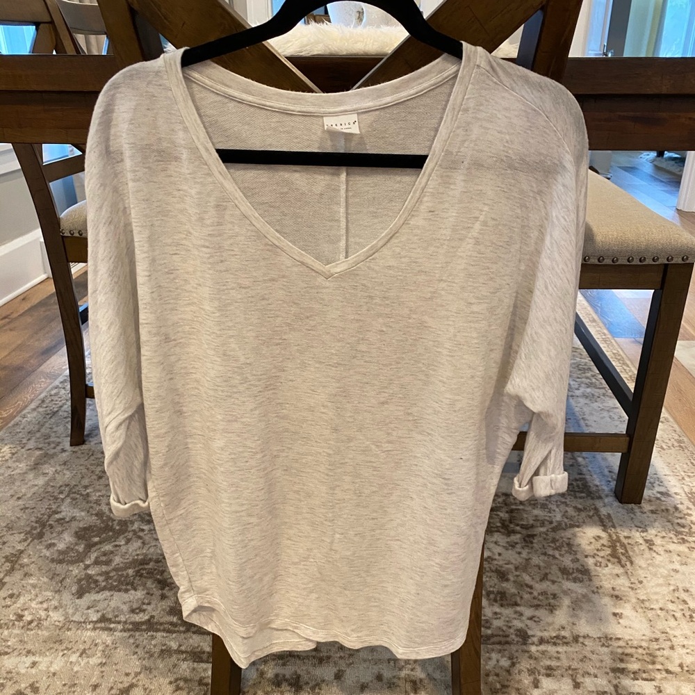 TRESICS 3/4 length sleeve V neck shirt